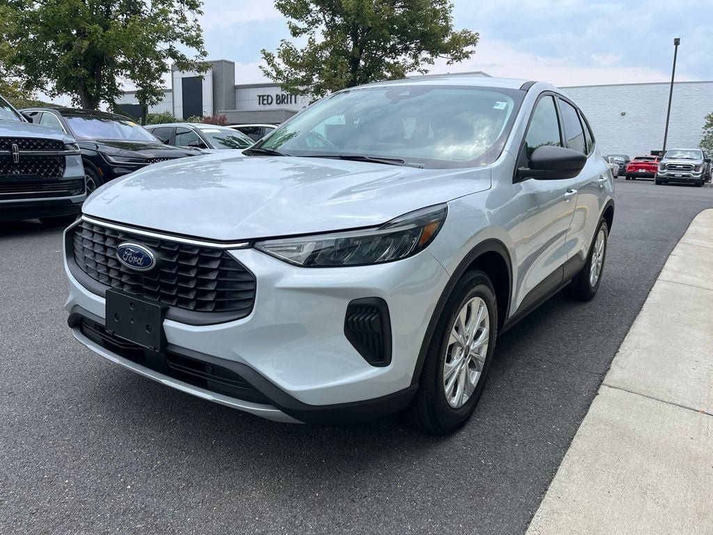 Certified 2025 Ford Escape Active w/ Cold Weather Package FWD image 3