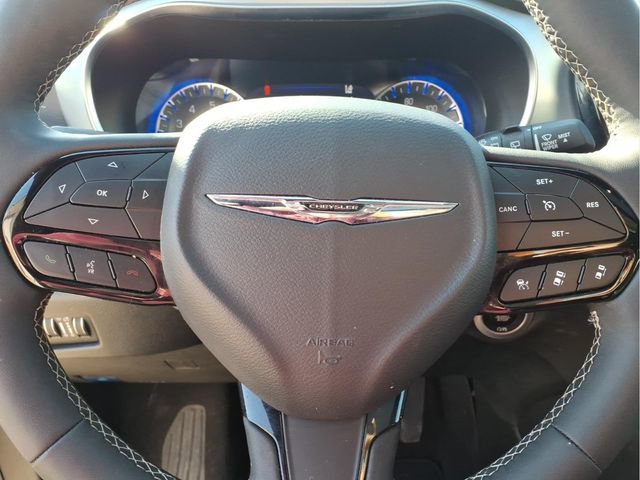 Used 2025 Chrysler Pacifica Limited FWD image 12