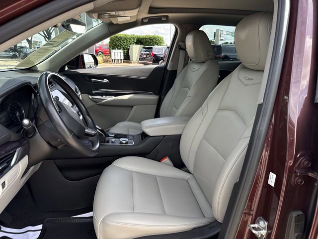 Used 2023 Cadillac XT4 Luxury w/ Cold Weather Package FWD image 29