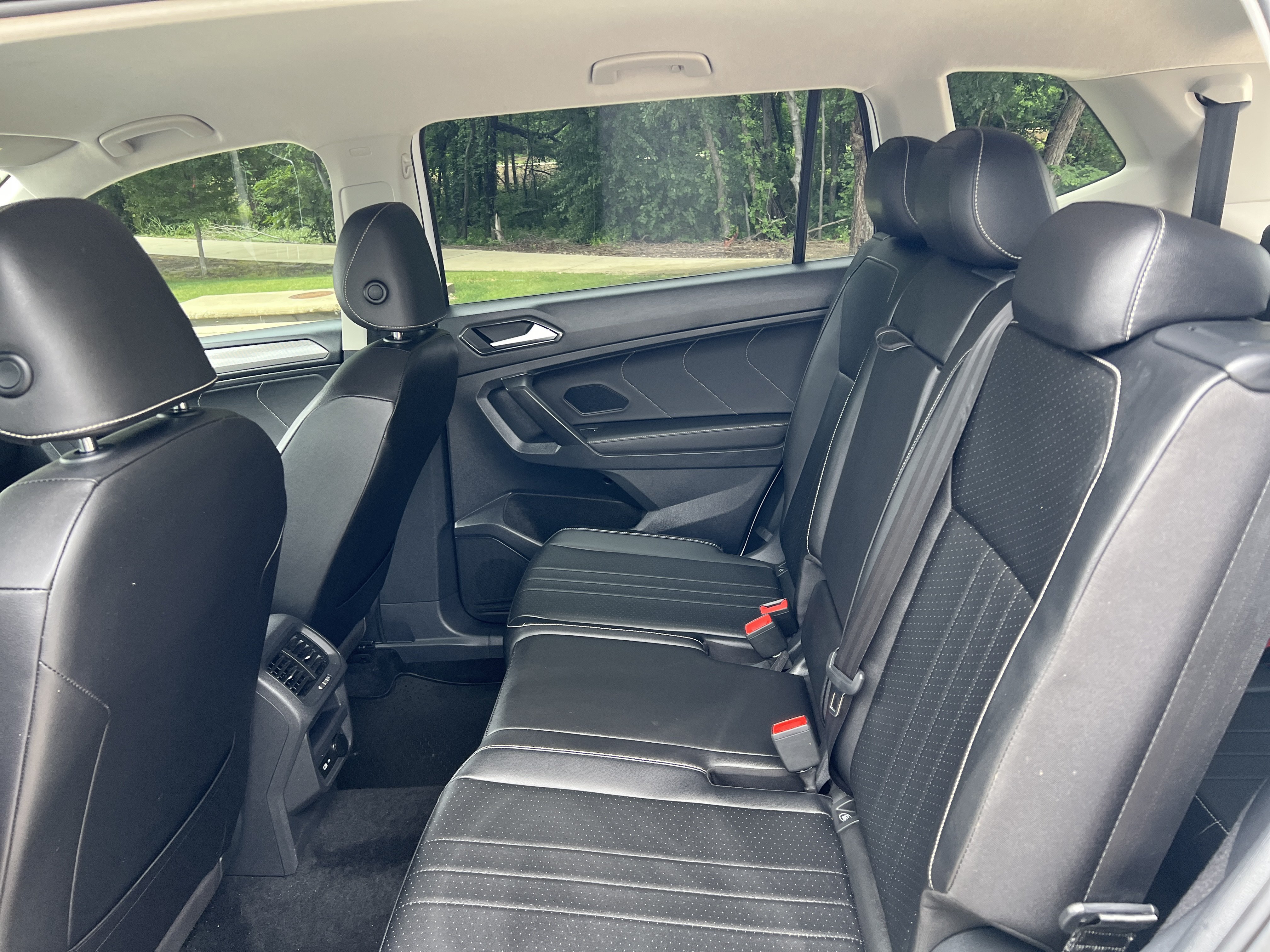 Used 2022 Volkswagen Tiguan SE FWD image 37
