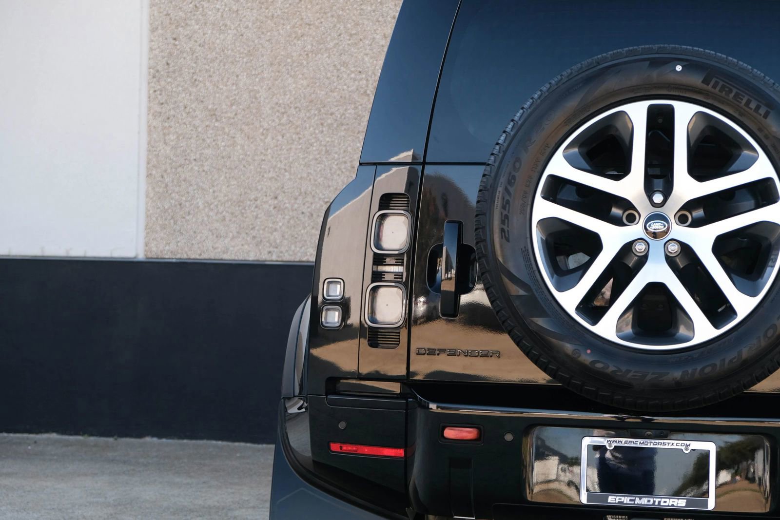 Used 2023 Land Rover Defender 110 X image 17