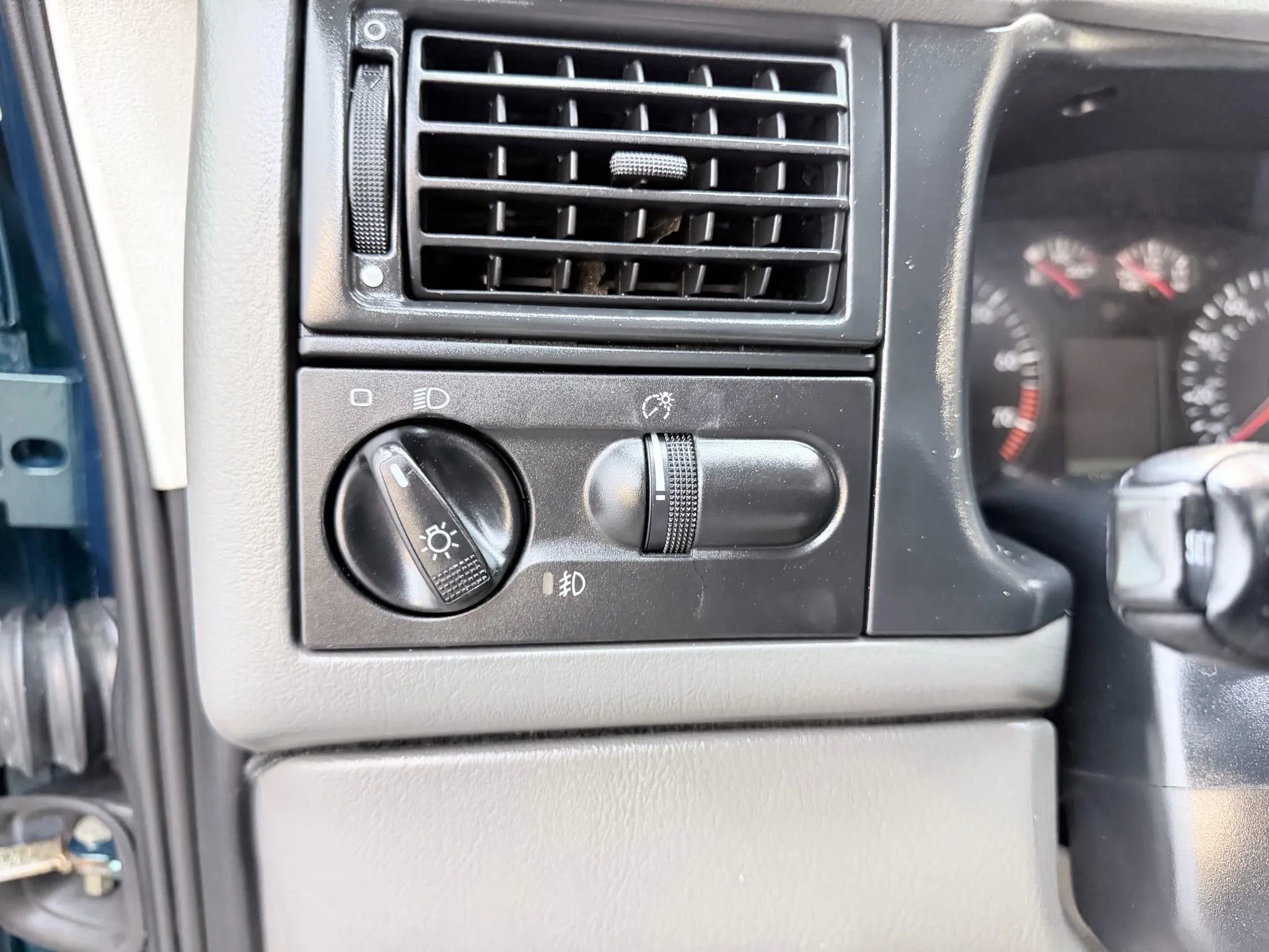 Used 2003 Volkswagen Eurovan MV image 17