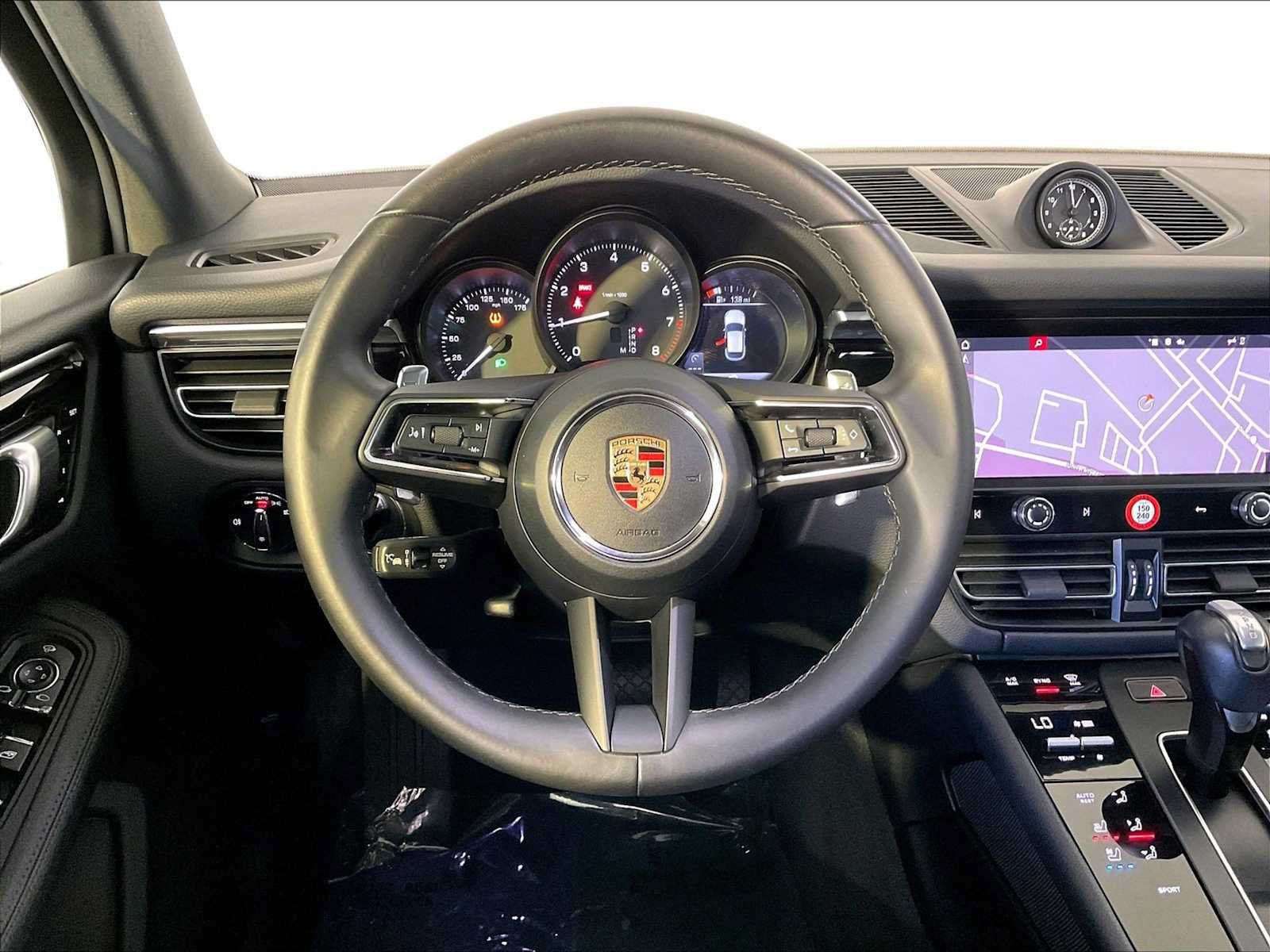 Certified 2023 Porsche Macan AWD/4WD image 15