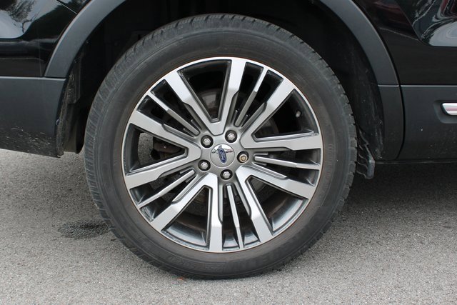 Used 2017 Ford Explorer Platinum image 46