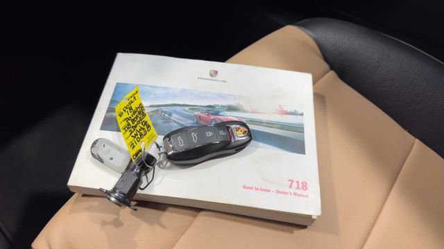 Used 2018 Porsche 718 Boxster image 18