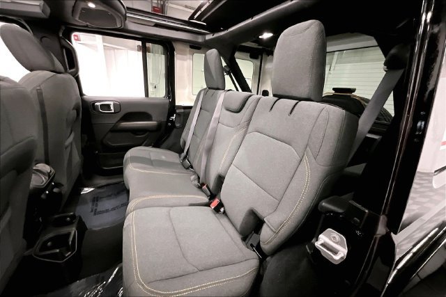 Used 2026 Jeep Wrangler Unlimited Sahara AWD/4WD image 26