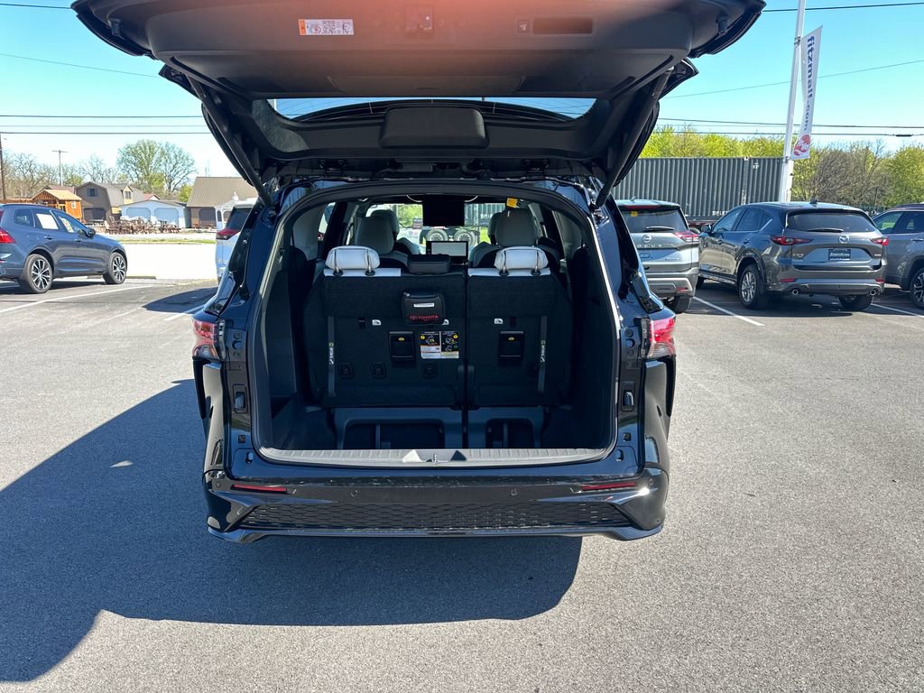 Used 2026 Toyota Sienna XSE AWD/4WD image 11