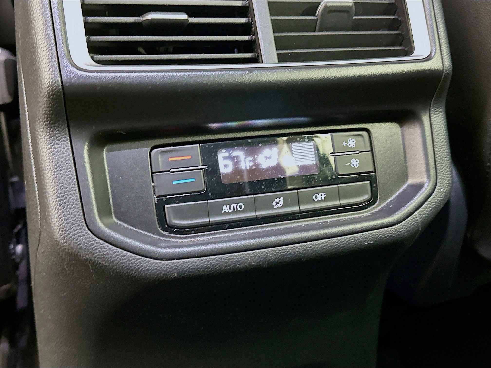 Used 2025 Volkswagen Atlas SE image 26