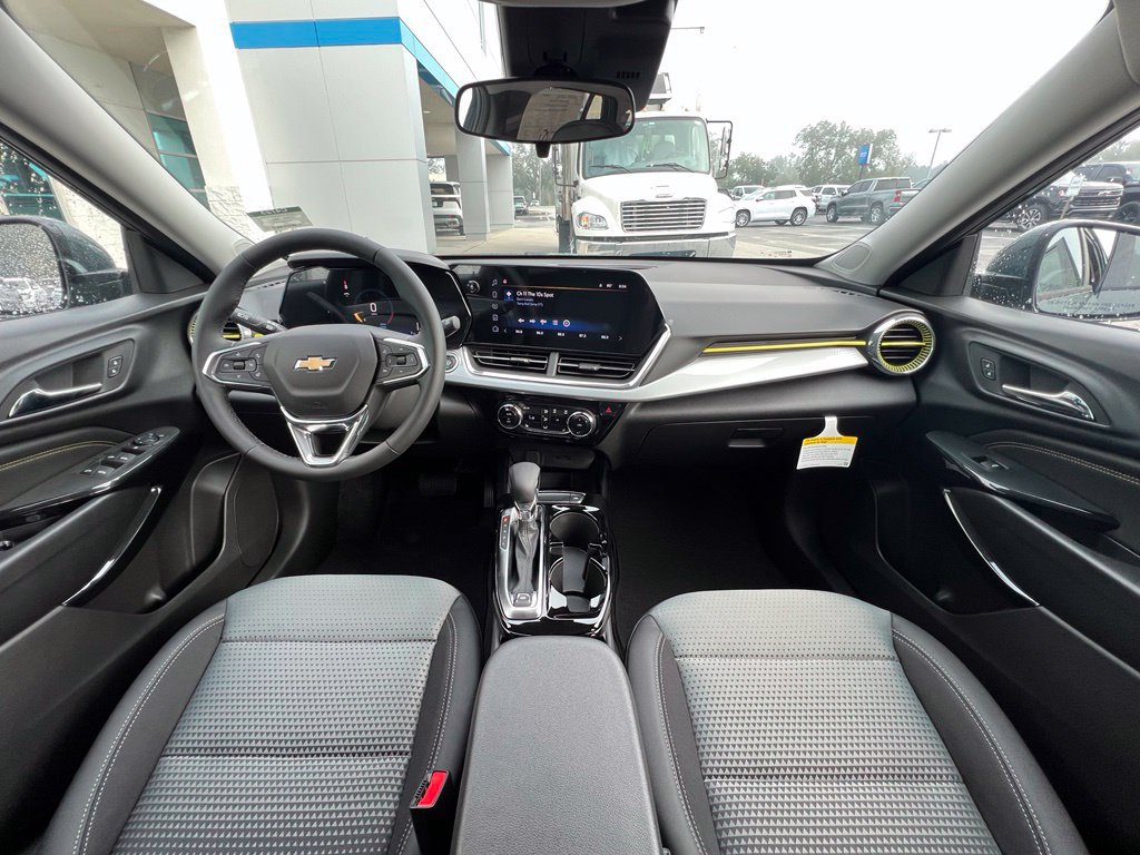 New 2026 Chevrolet Trax LT w/ Driver Confidence Package FWD image 2