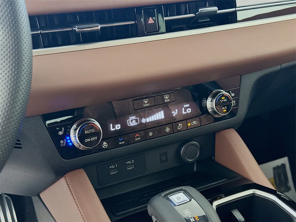 New 2025 Mitsubishi Outlander SEL image 16