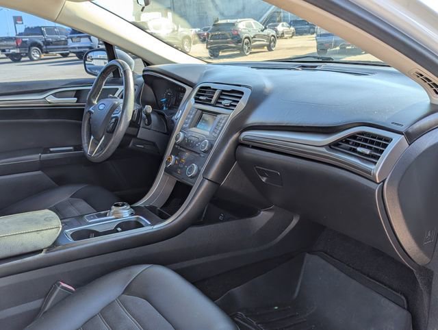 Used 2017 Ford Fusion SE w/ Equipment Group 201A FWD image 27
