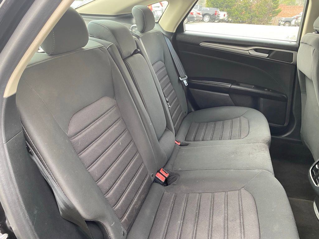 Used 2020 Ford Fusion SE image 20