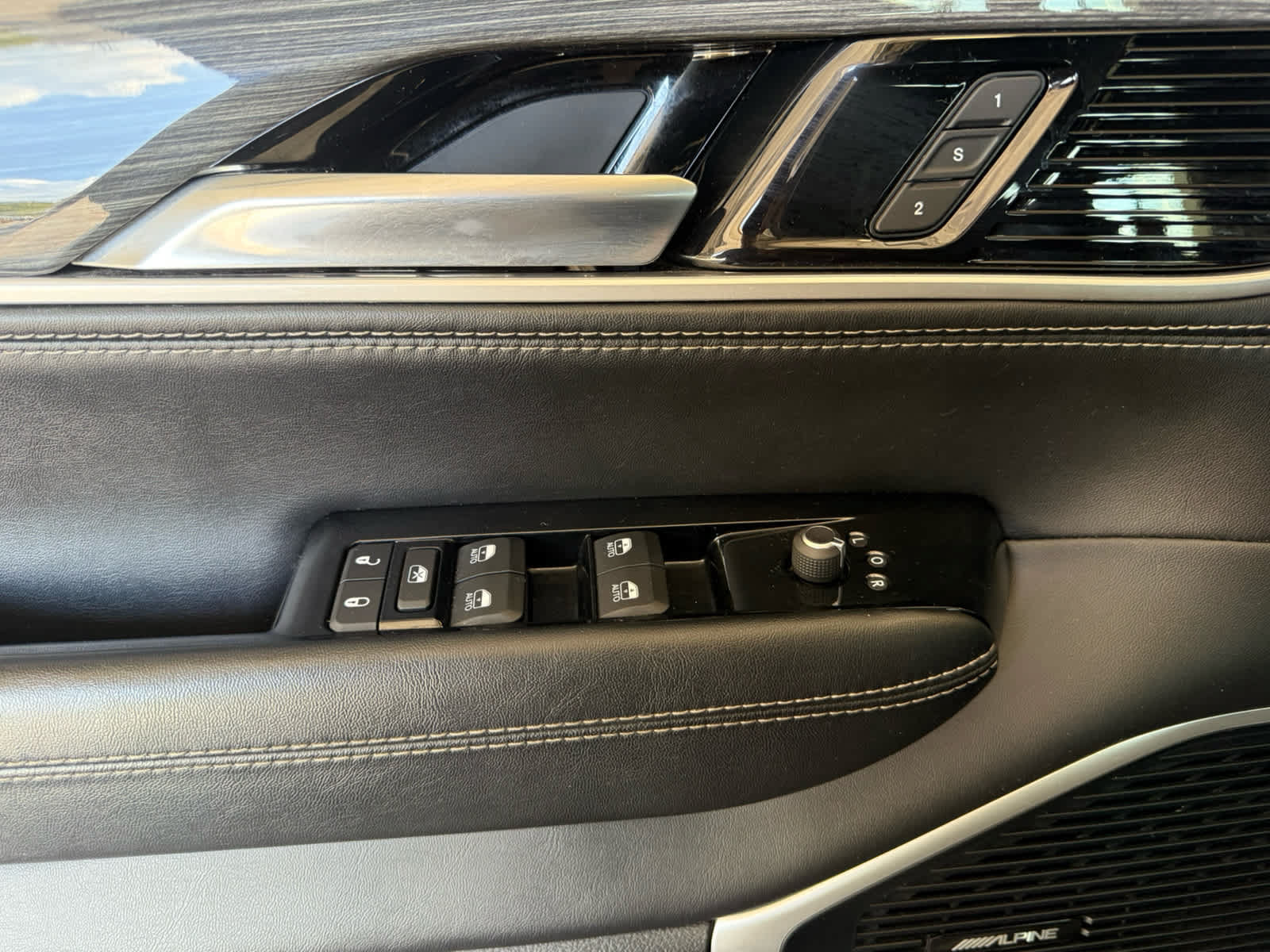 Used 2022 Jeep Wagoneer Series II w/ Premium Group I AWD/4WD image 14