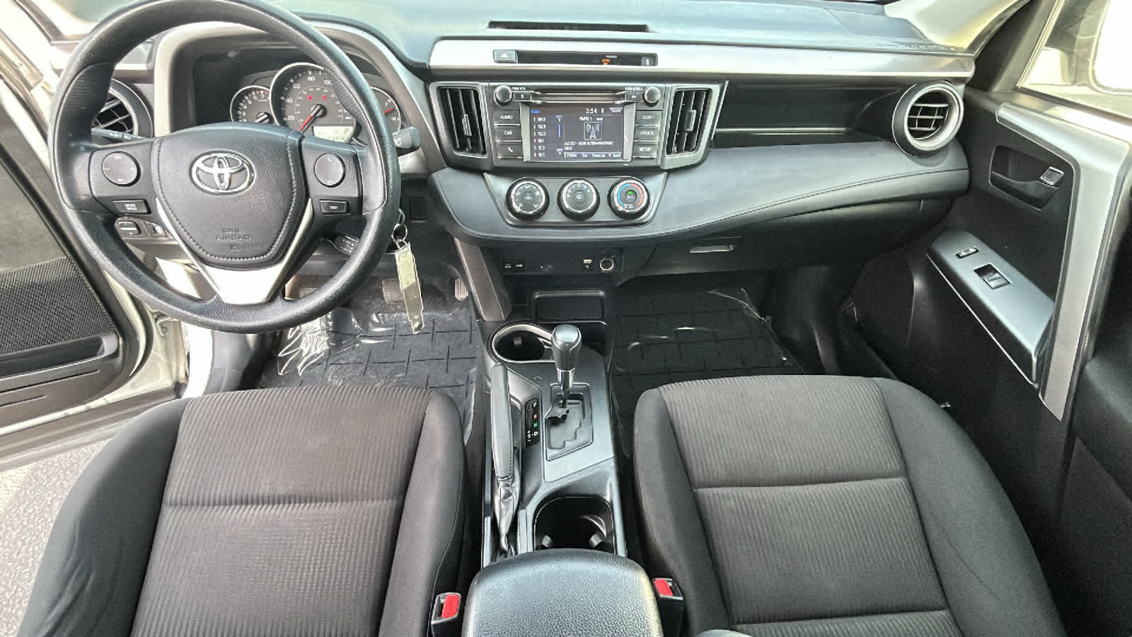 Used 2016 Toyota RAV4 LE AWD/4WD image 26