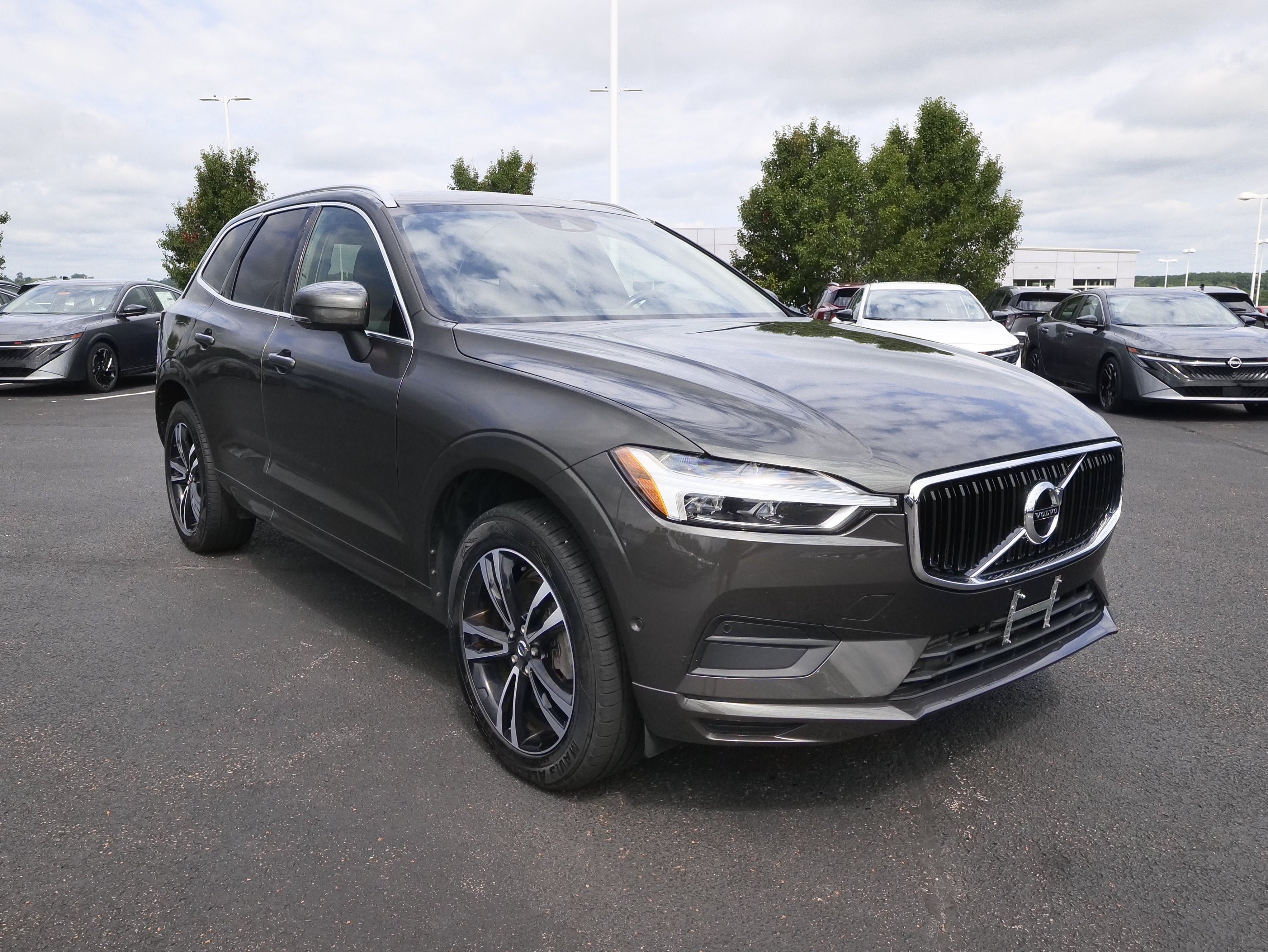 Used 2019 Volvo XC60 T6 Momentum AWD/4WD image 2