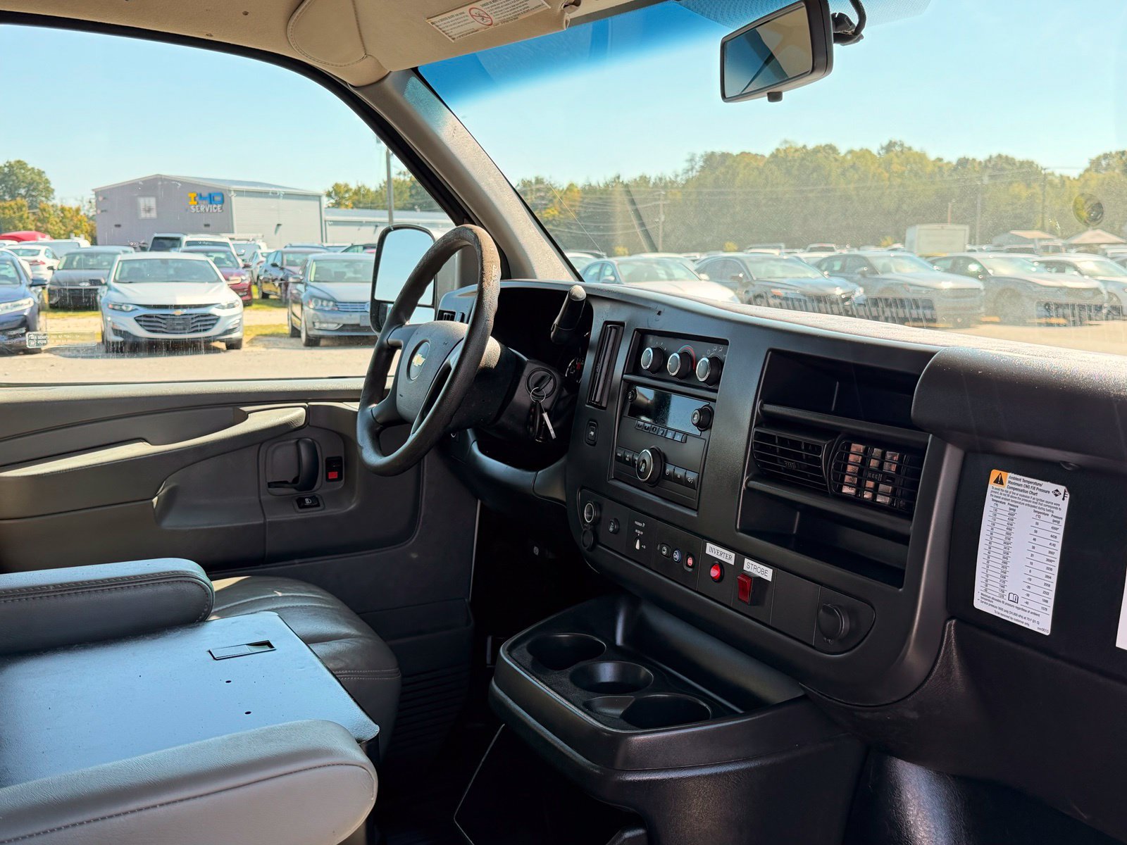 Used 2014 Chevrolet Express 2500 RWD image 25