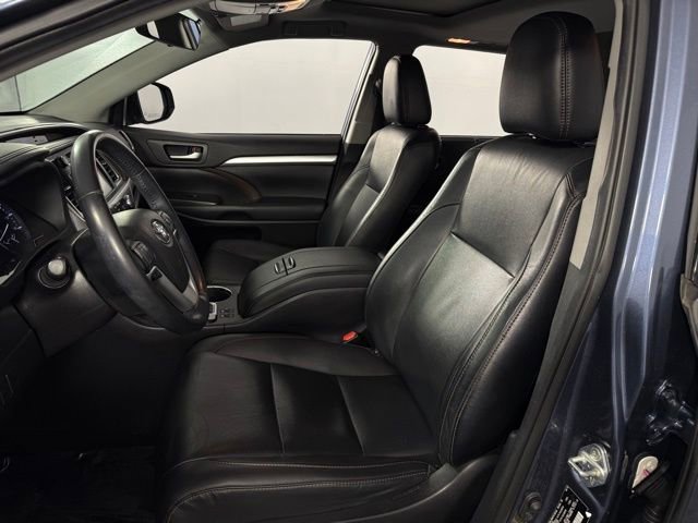 Used 2019 Toyota Highlander XLE image 15