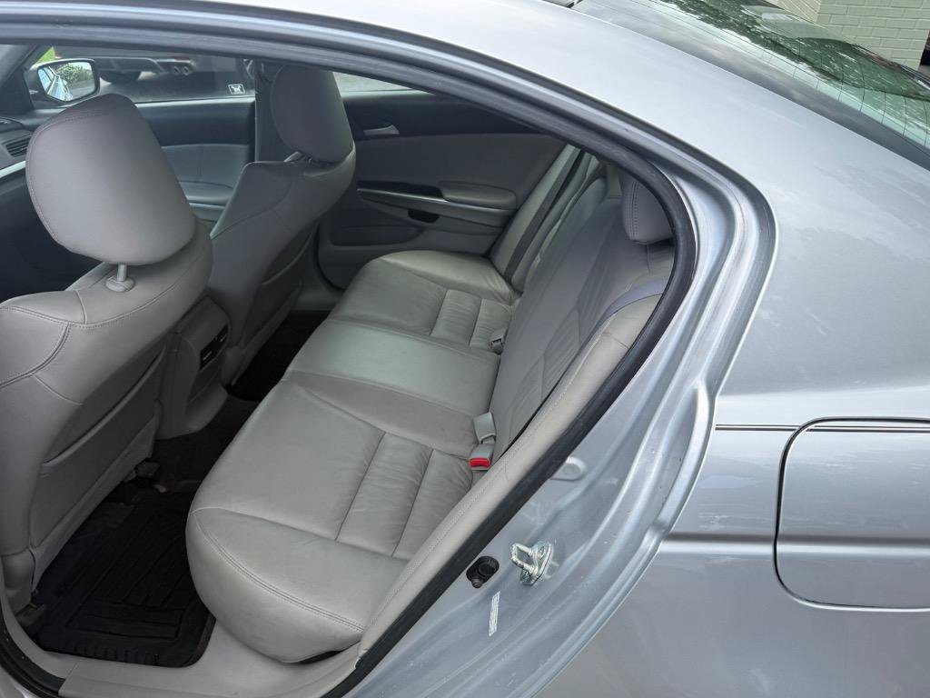 Used 2010 Honda Accord EX-L image 9