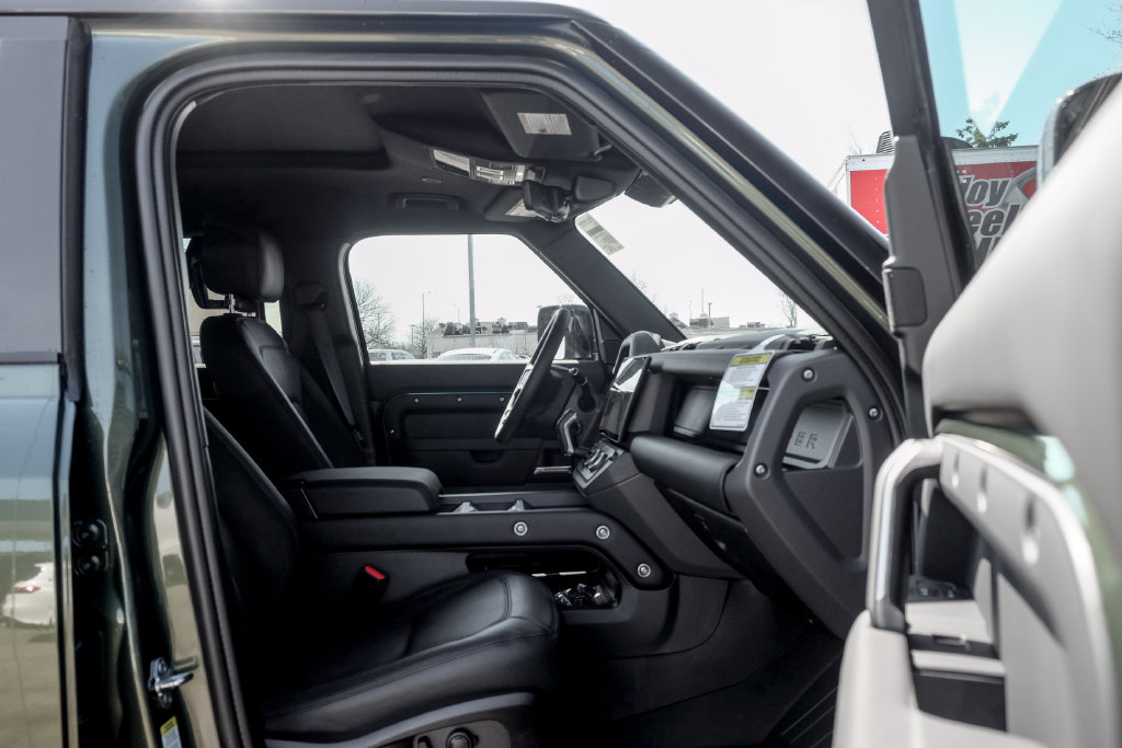 New 2026 Land Rover Defender 110 X-Dynamic SE AWD/4WD image 22