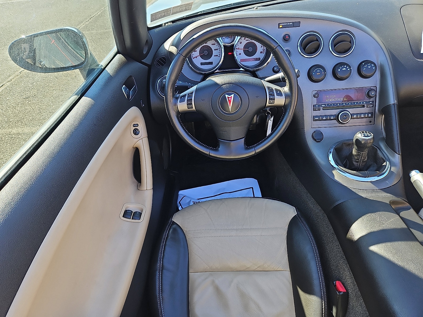 Used 2008 Pontiac Solstice Convertible w/ Premium Package image 10