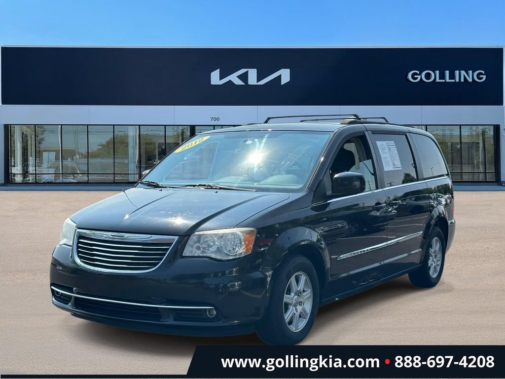 Used 2012 Chrysler Town & Country Touring FWD image 5