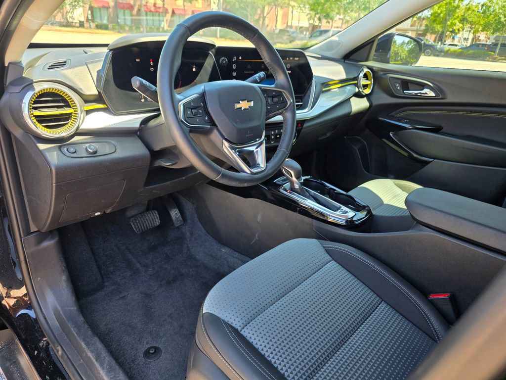Used 2025 Chevrolet Trax LT w/ Driver Confidence Package FWD image 11