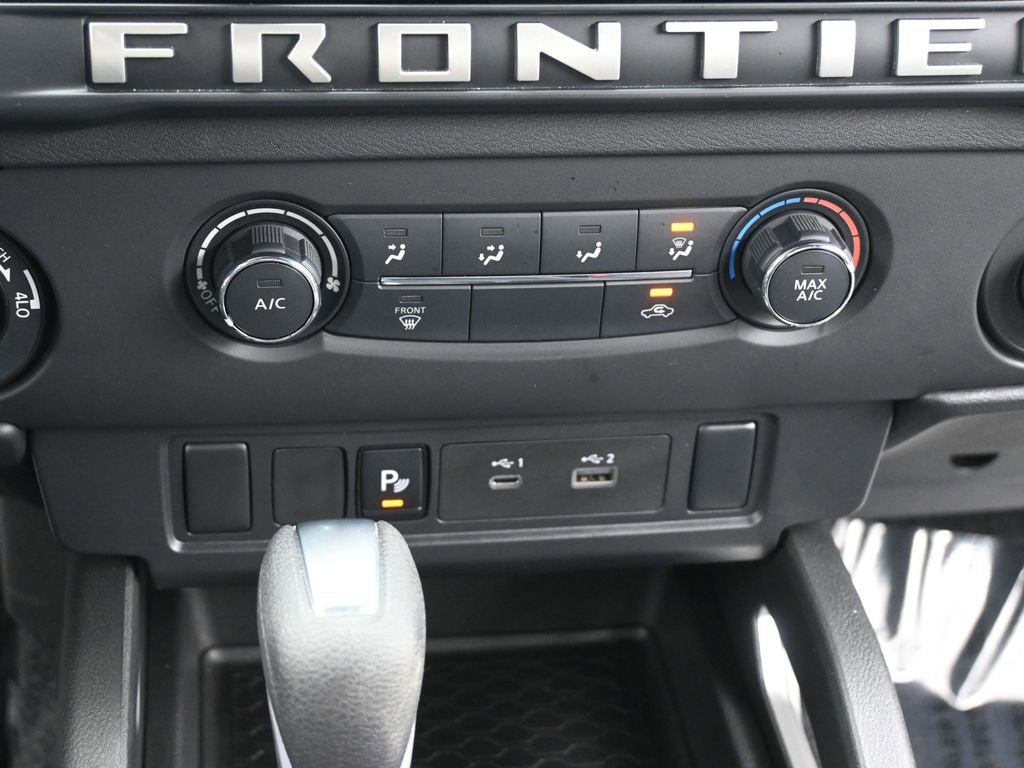 Used 2025 Nissan Frontier SV image 18