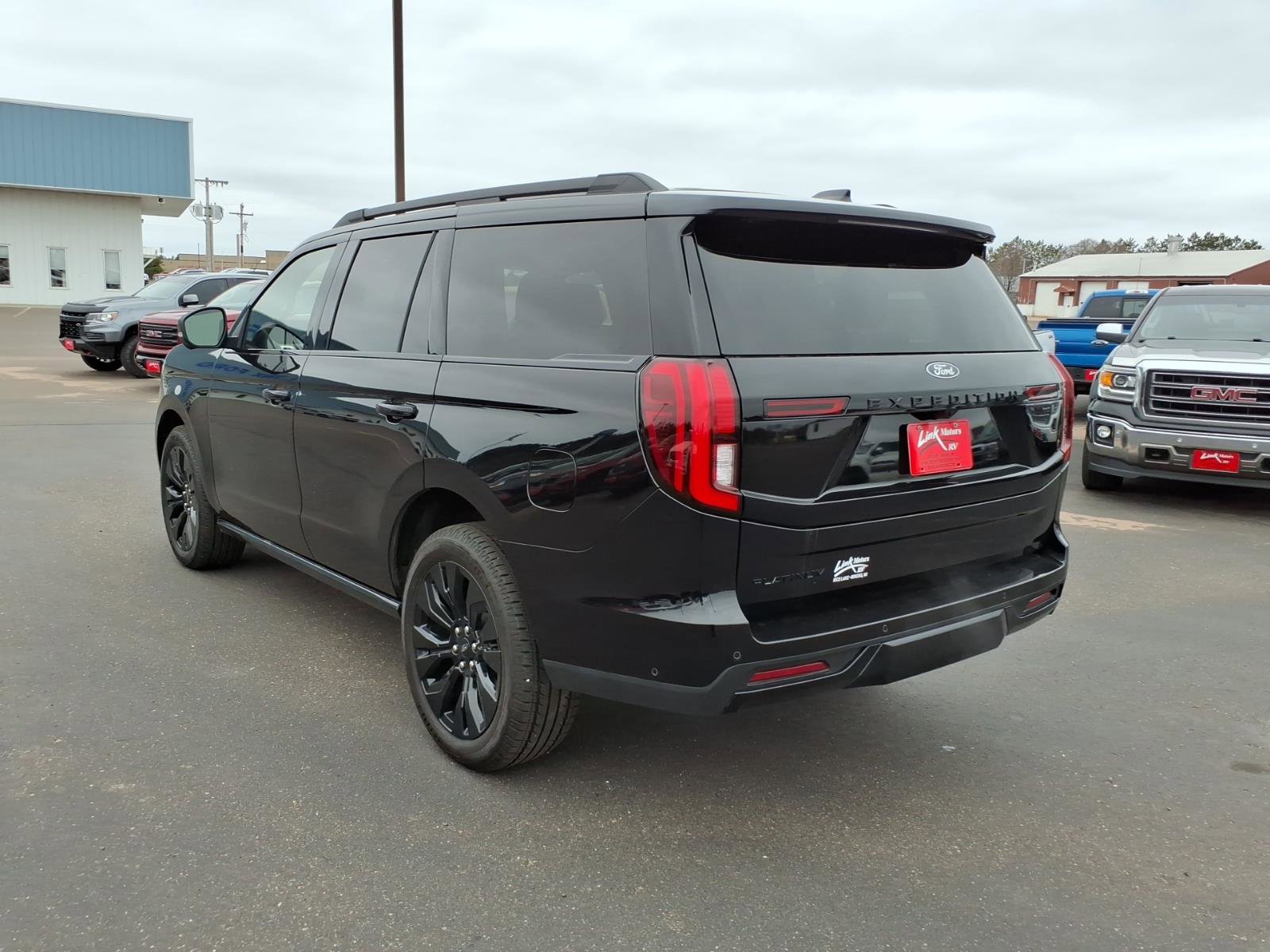 Used 2025 Ford Expedition Platinum w/ Stealth Appearance Package AWD/4WD image 3