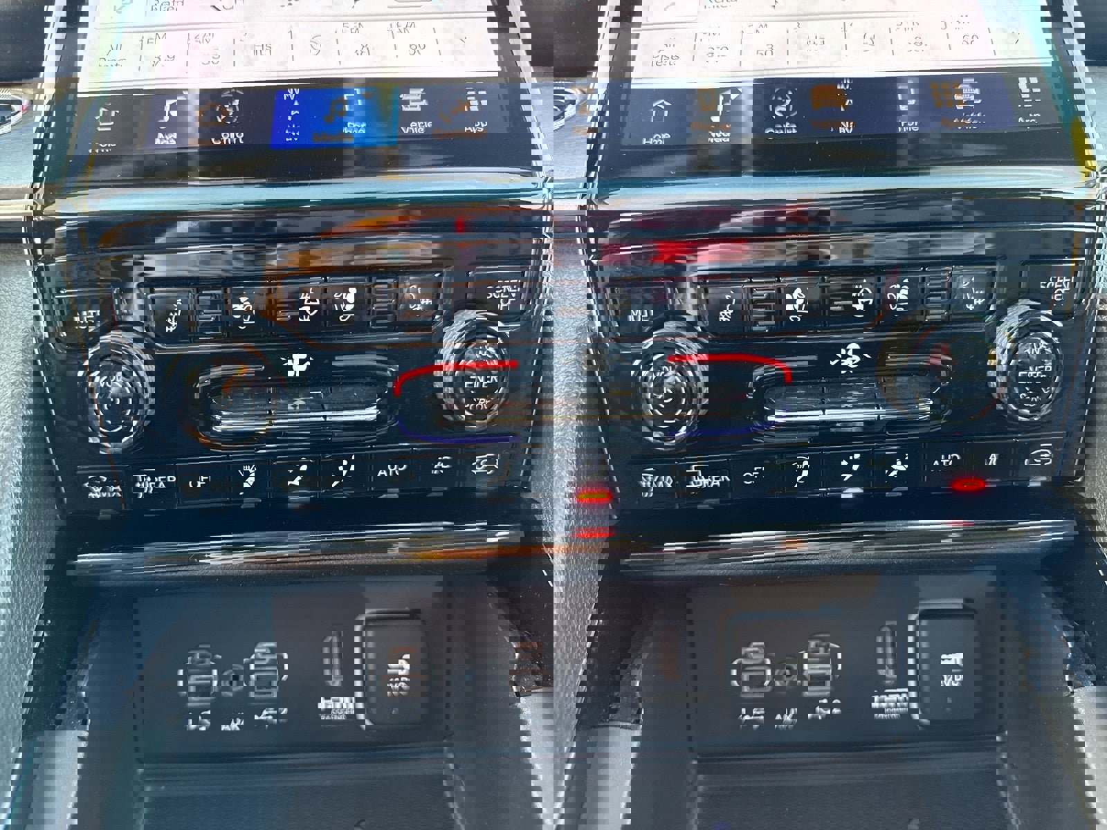 Used 2022 Jeep Grand Cherokee Limited w/ Luxury Tech Group II image 18