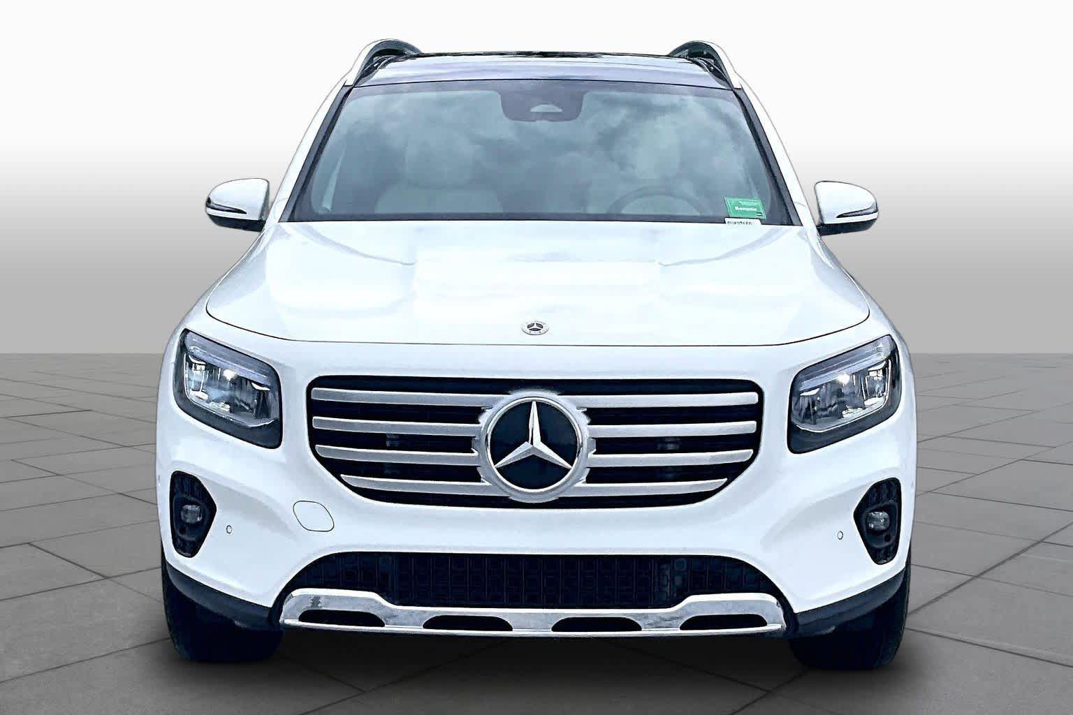 Used 2025 Mercedes-Benz GLB 250 4MATIC image 4