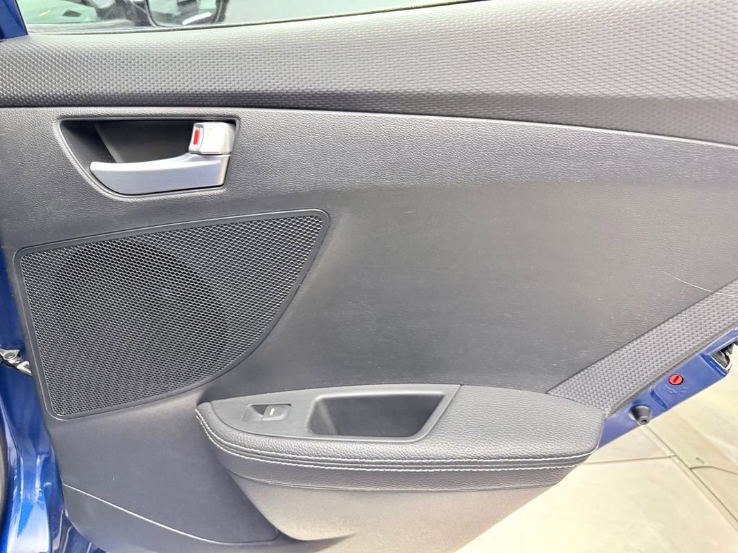 Used 2016 Hyundai Veloster Turbo image 17