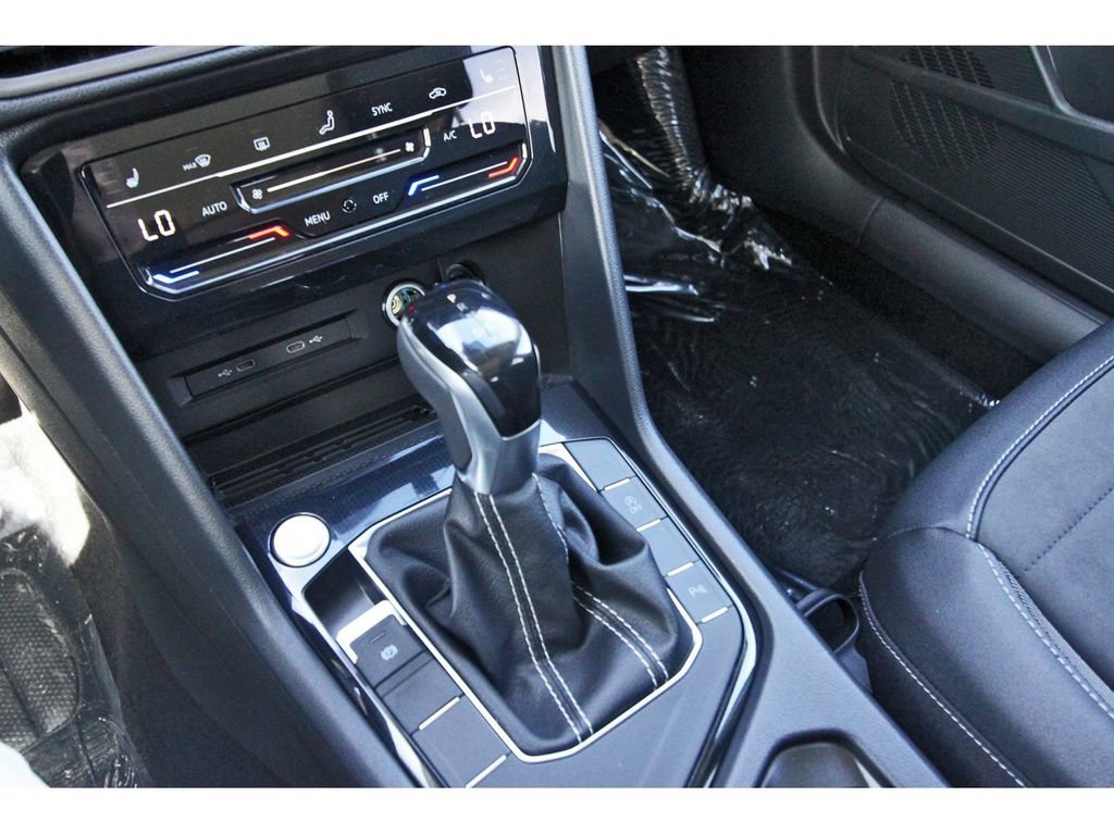 Certified 2025 Volkswagen Taos SE FWD image 29
