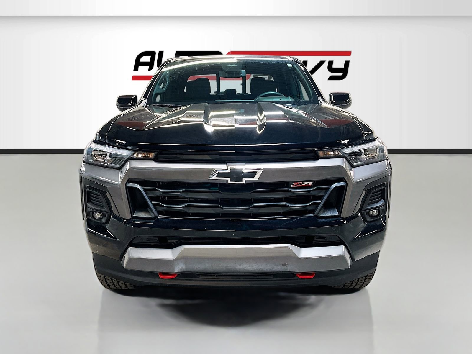 Used 2024 Chevrolet Colorado Z71 w/ LPO, Dark Essentials Package AWD/4WD image 2