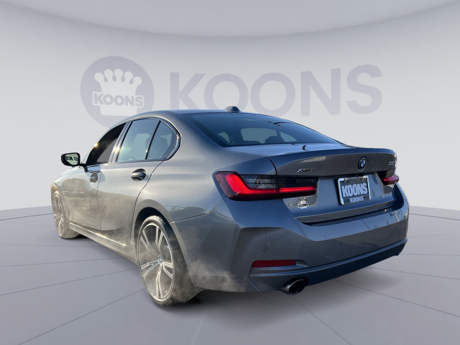 Used 2023 BMW 330e xDrive w/ Premium Package image 4