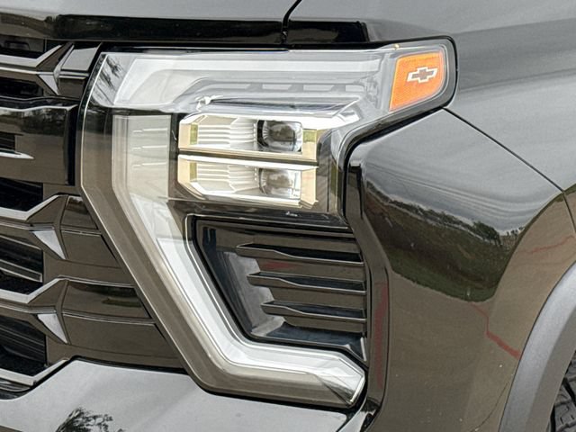 Used 2024 Chevrolet Silverado 2500 ZR2 w/ Technology Package AWD/4WD image 4