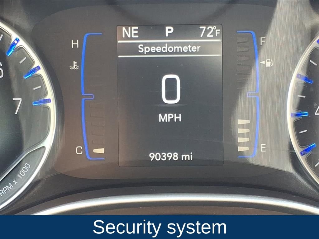 Used 2018 Chrysler Pacifica Touring-L FWD image 15