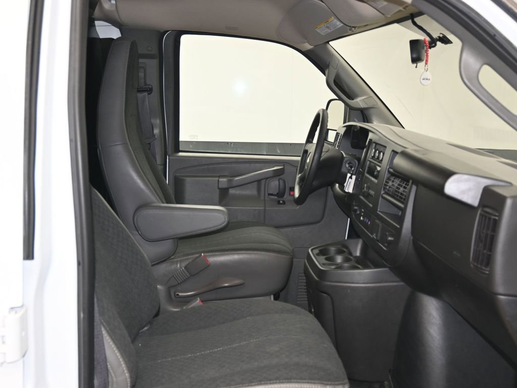 Used 2024 Chevrolet Express 2500 w/ Driver Convenience Package image 32
