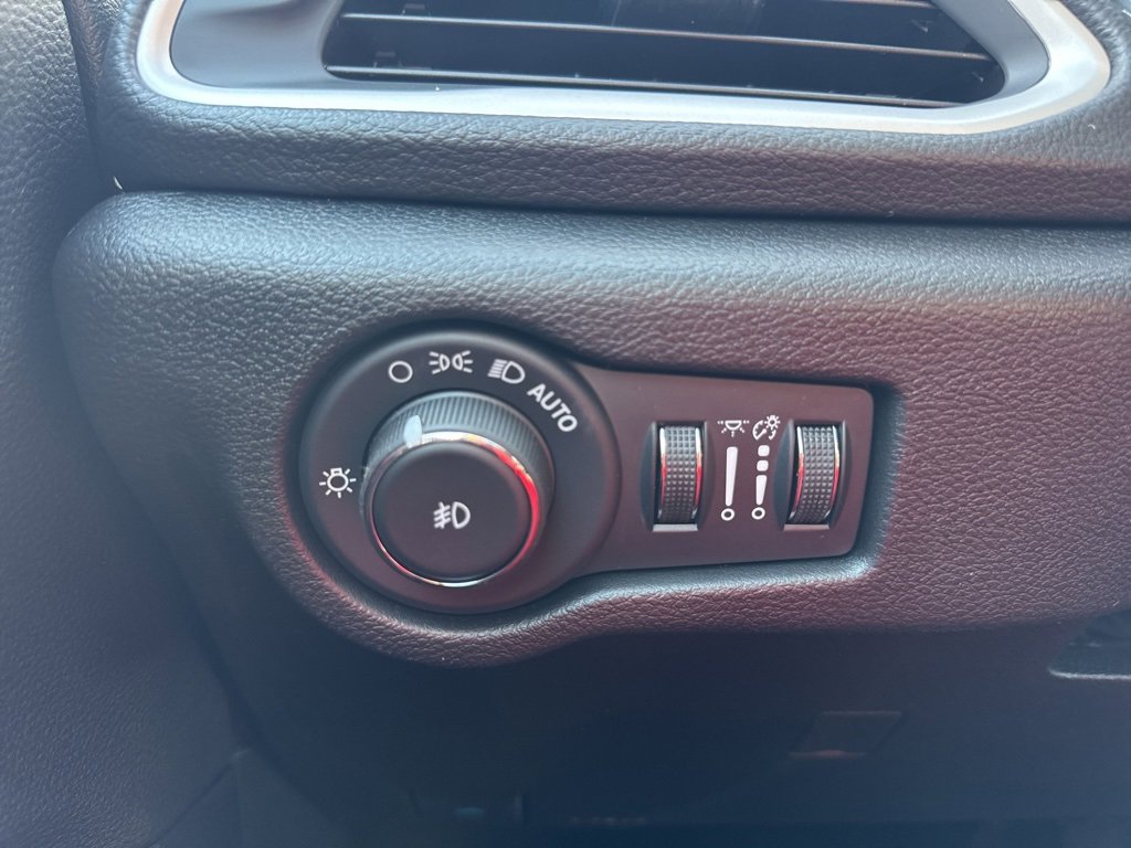 New 2026 Chrysler Pacifica Select image 10