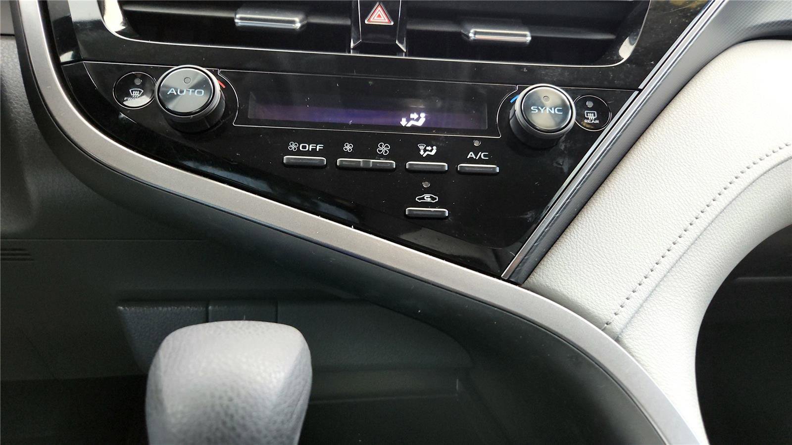 Used 2022 Toyota Camry LE w/ Carpet Mat Package (TMS) image 34