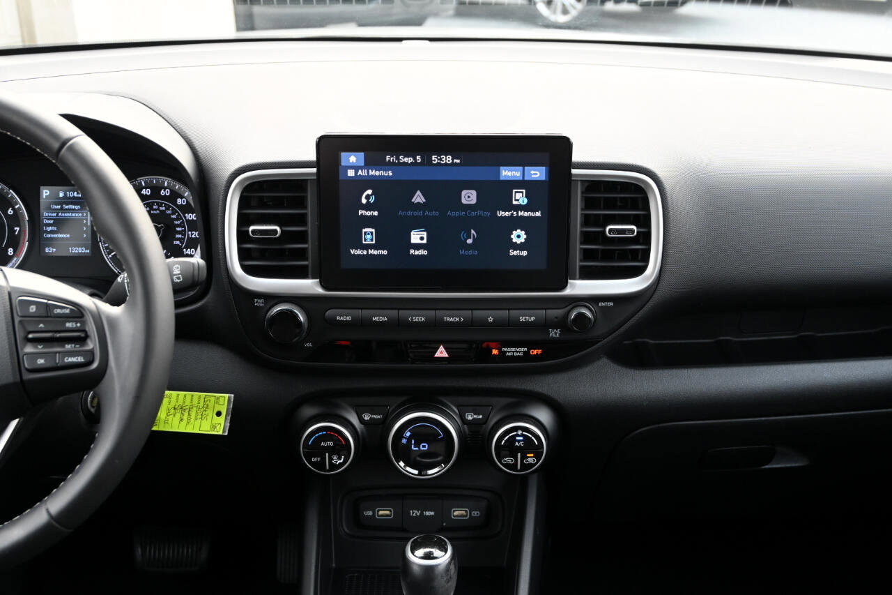 Used 2022 Hyundai Venue SEL image 26
