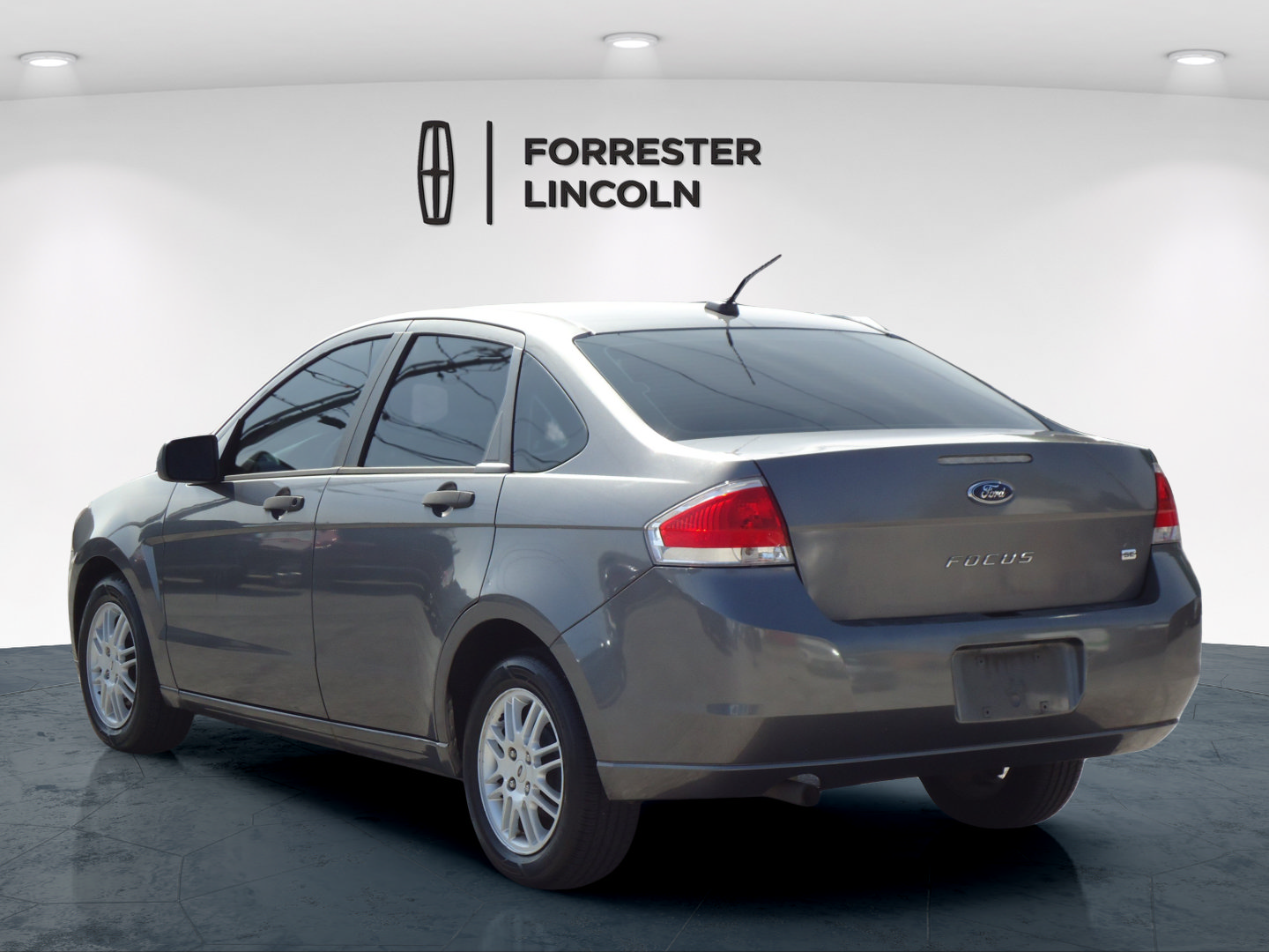 Used 2010 Ford Focus SE FWD image 5