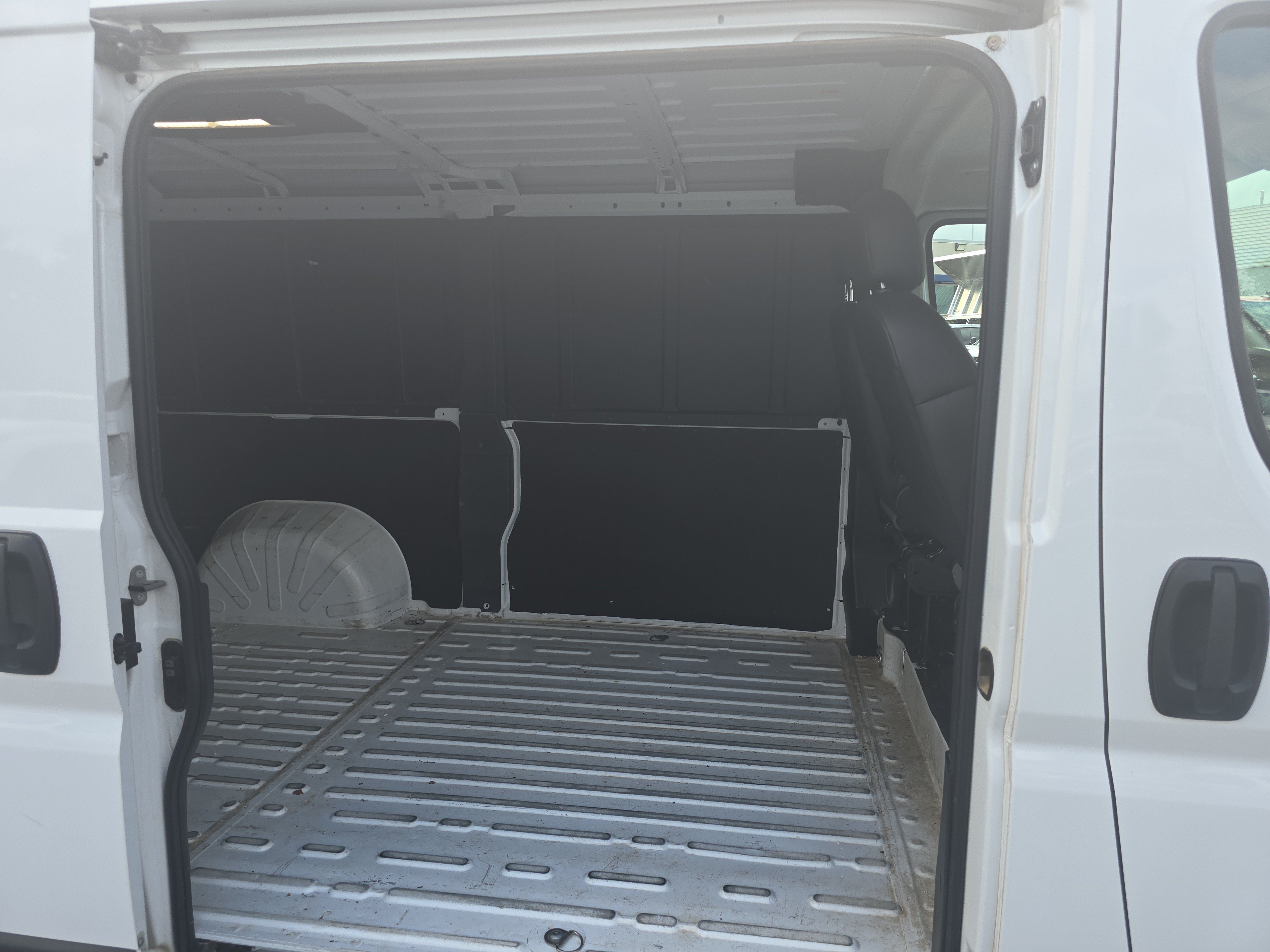 Used 2025 RAM ProMaster 2500 w/ Convenience Group FWD image 7