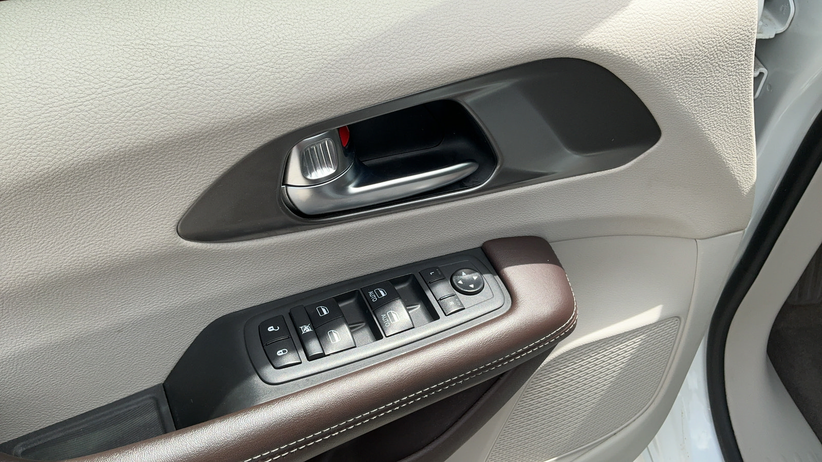 Used 2019 Chrysler Pacifica LX FWD image 23