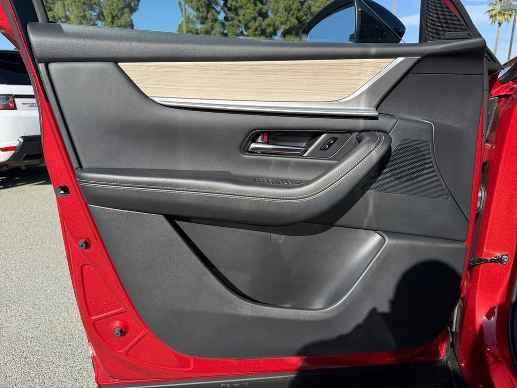 Used 2025 MAZDA CX-70 Plug-In Hybrid w/ Premium Pkg image 11