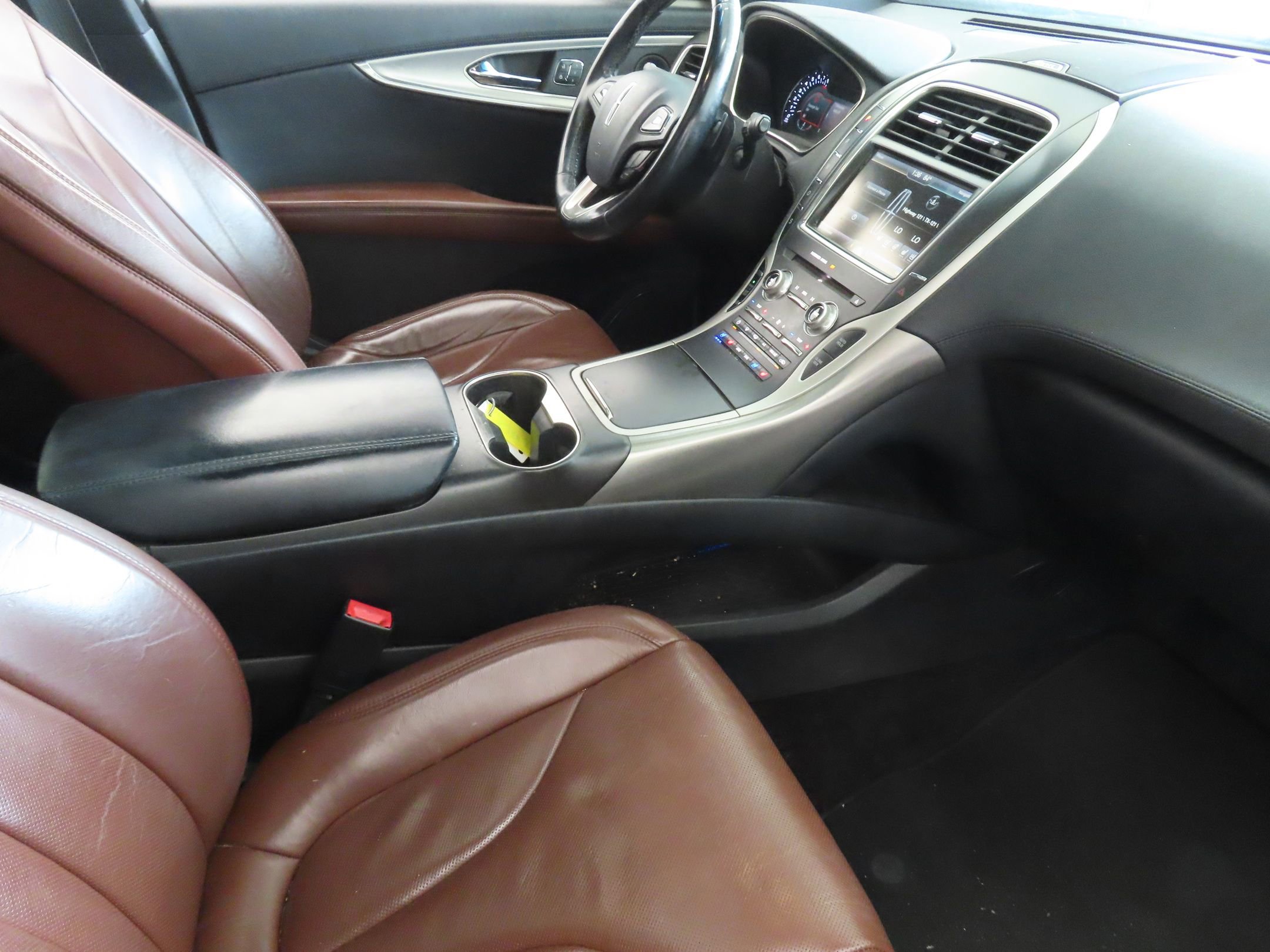 Used 2016 Lincoln MKX Reserve w/ Driver Assistance Package FWD image 28