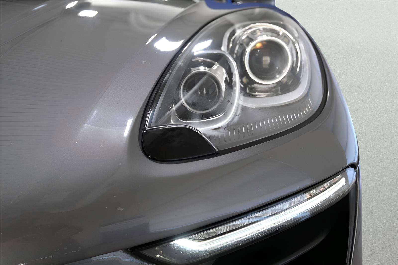 Used 2018 Porsche Macan AWD/4WD image 31
