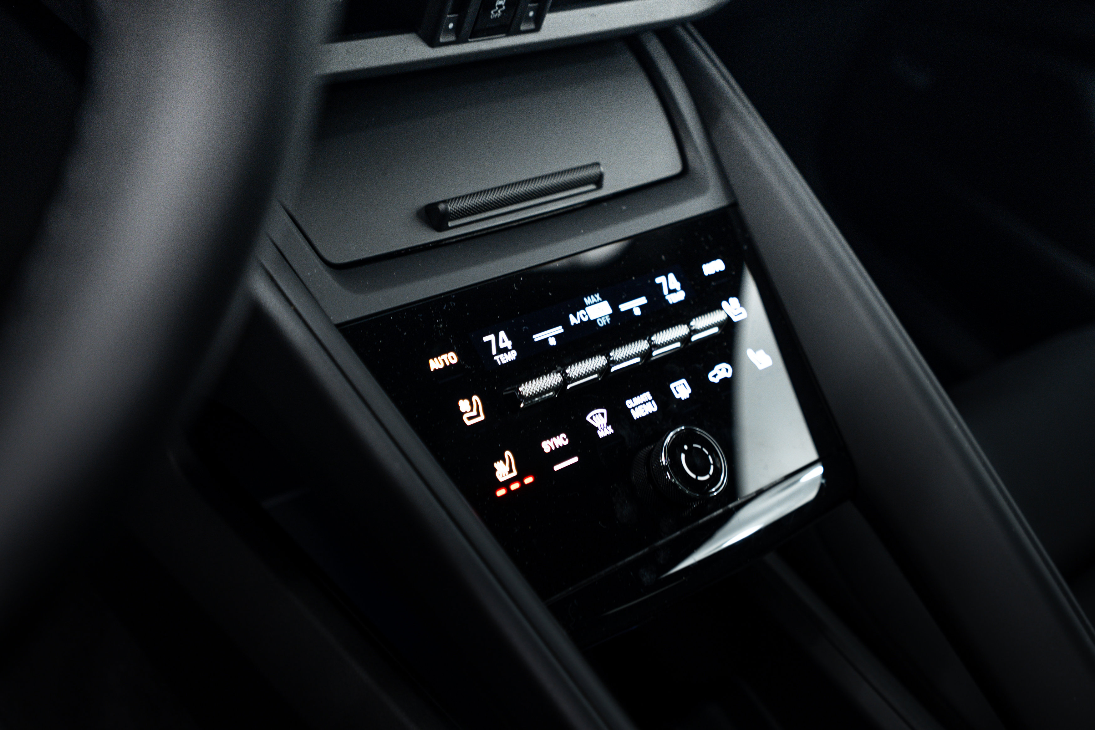 Certified 2025 Porsche Macan 4 Electric AWD/4WD image 15