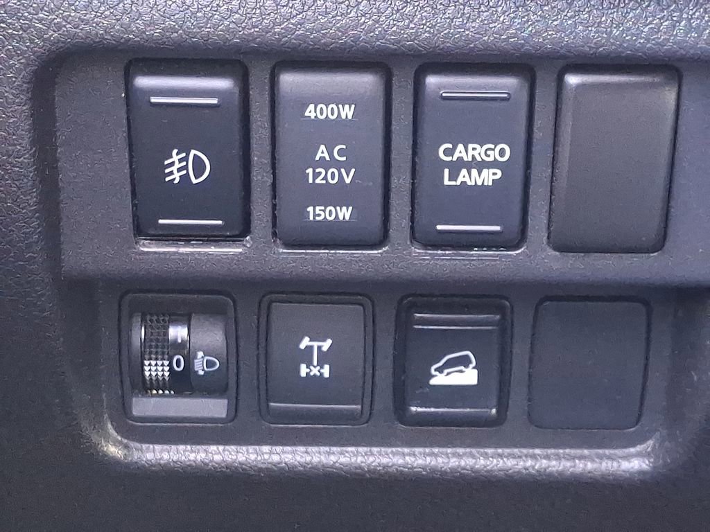 Used 2017 Nissan Titan PRO-4X image 15