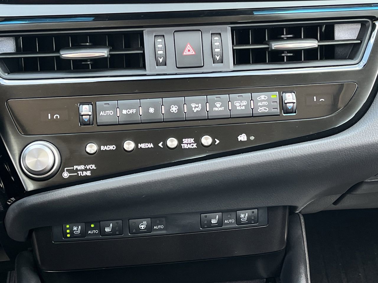 Used 2024 Lexus ES 350 w/ Premium Package FWD image 18