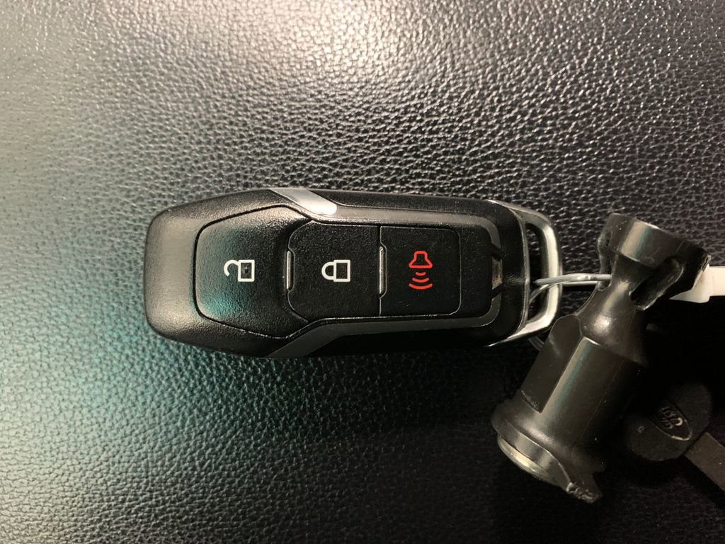 Used 2017 Ford Explorer XLT image 30